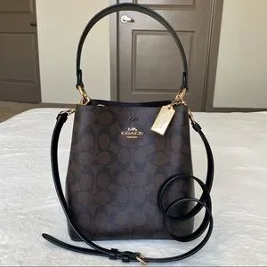 COACH ハンドバッグ 2312 SIGNATURE SMALL TOWN BUCKET BAG NWT COACH 2312 Small Town Bucket Bag Signature Canvas